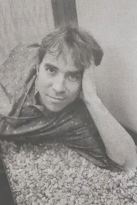 Ferry van Nimwegen in de grindbak.