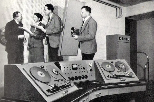 Van de microfoon naar de magnetofoon.