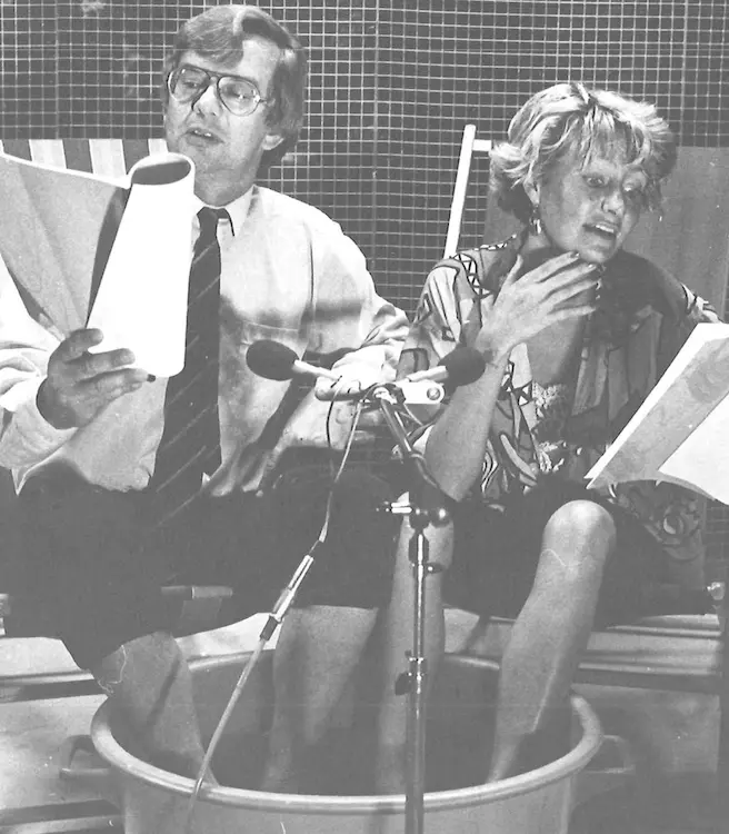 Jo De Meyere en Machteld Ramoudt met de voeten in een bad.